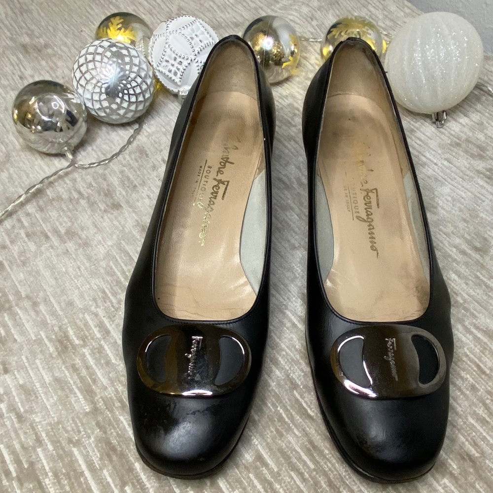 SALVATORE FERRAGAMO LEATHER PUMPS